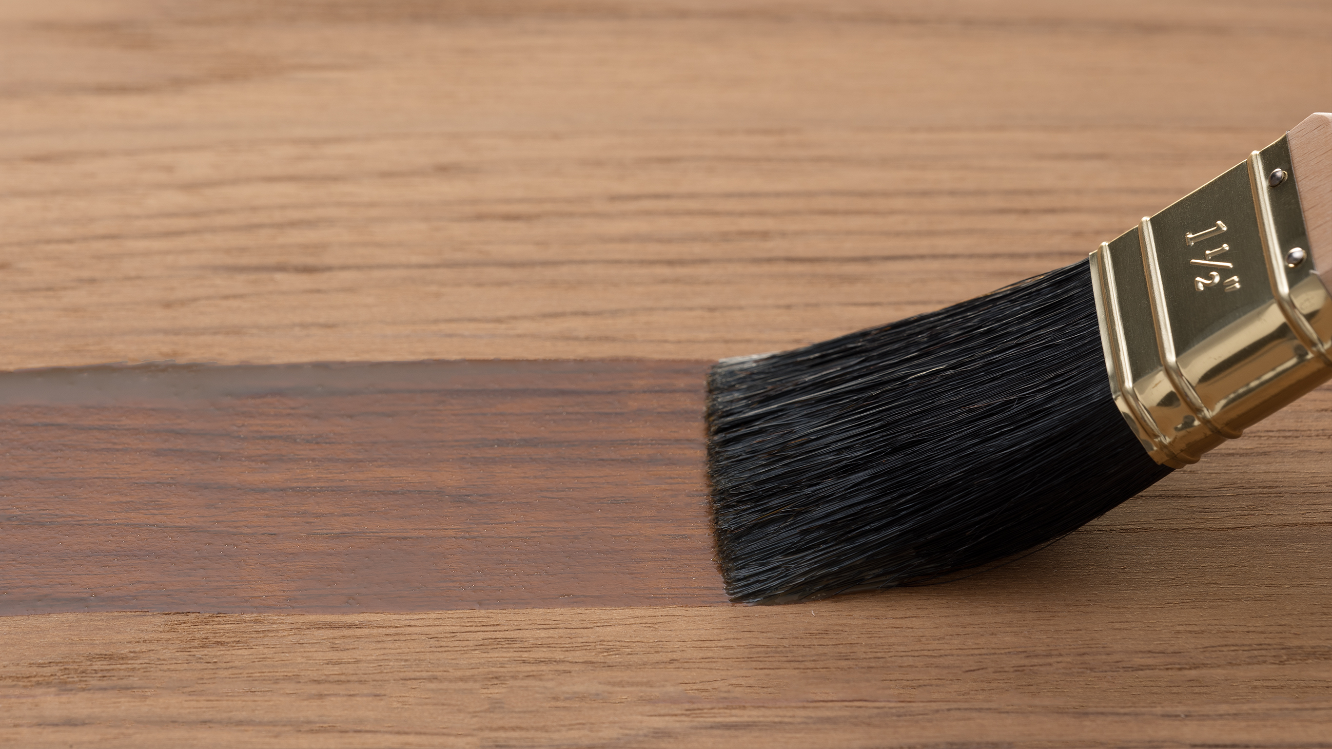 Brushing wood Brushing wood in anti-slip
